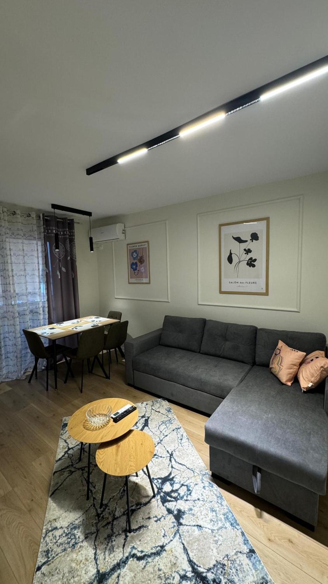 Charming Comfort Apartment 地拉那 外观 照片