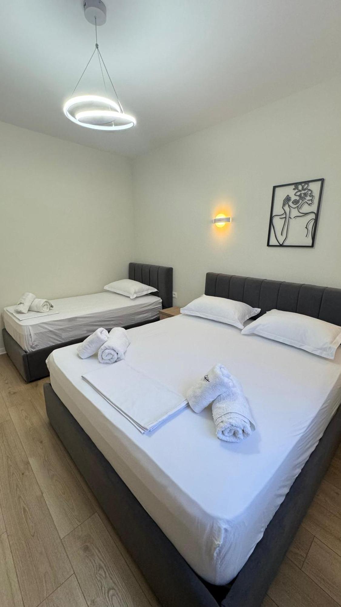 Charming Comfort Apartment 地拉那 外观 照片
